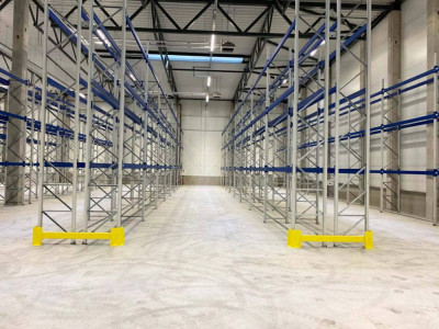 Levering og montering av Groglass pallehyller 7